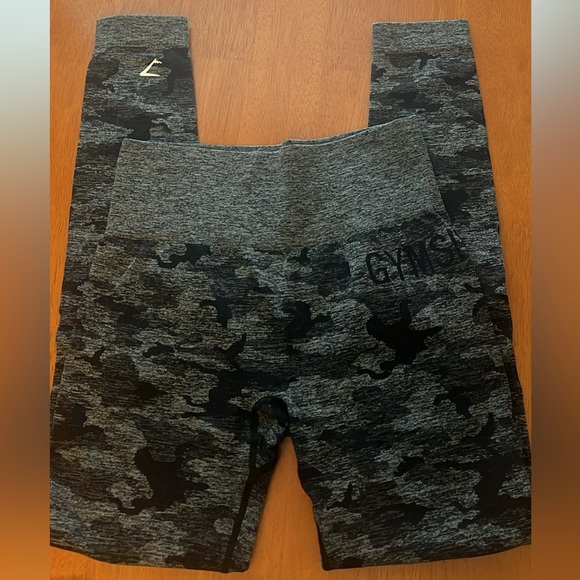 Gymshark Pants - GYMSHARK Scrunch Butt Camo Seamless Leggings S